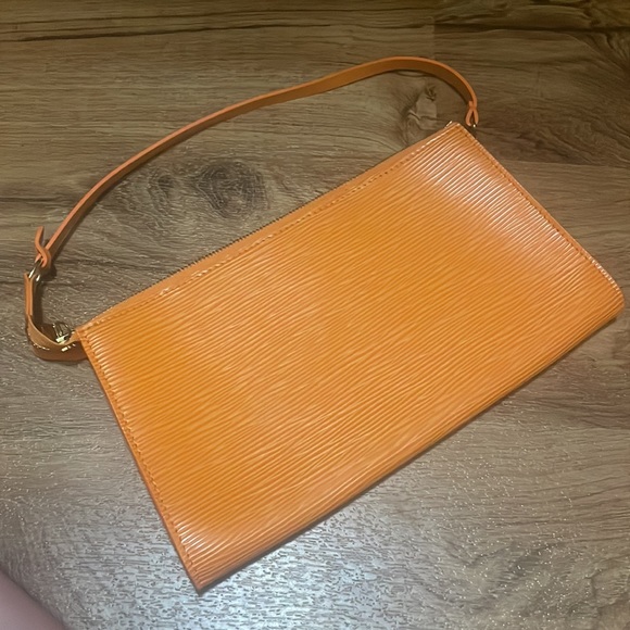 Authentic Louis Vuitton - Picture 5 of 5